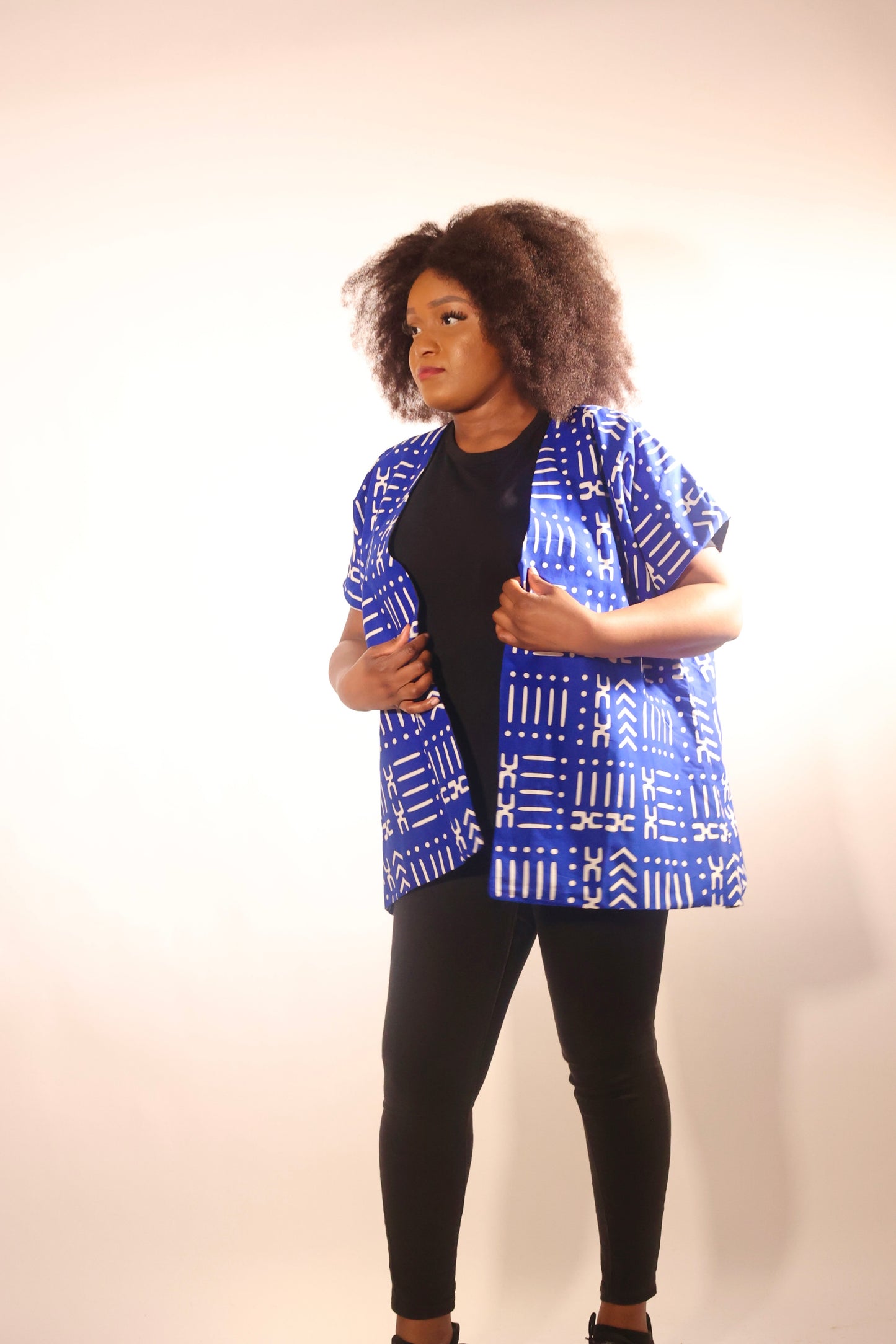 Veste kimono manches courtes, imprimés Bogolan bleu