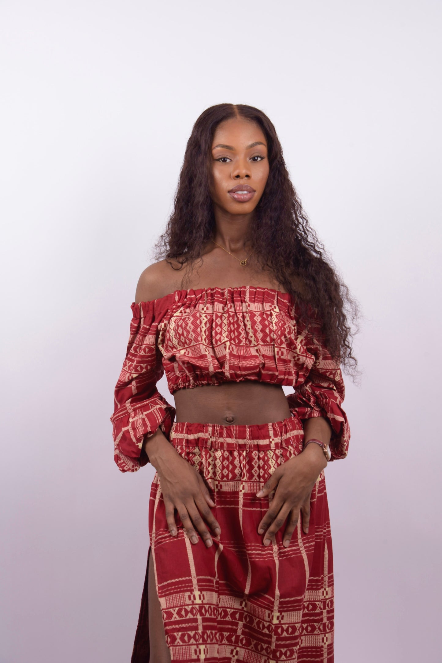 Crop & top manches courtes et jupe longue rouge en wax