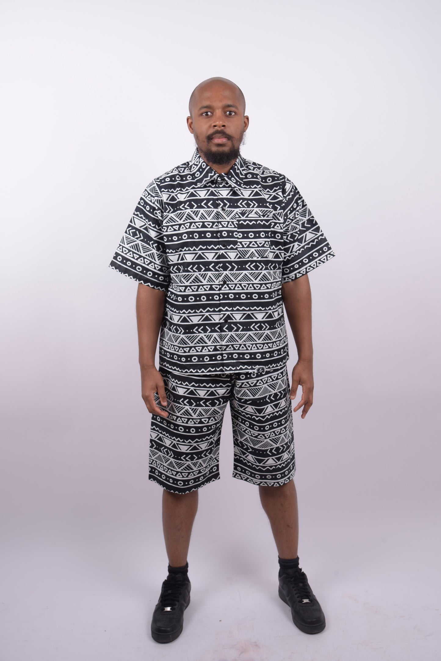 Chemise & bermuda en wax avec motifs géométriques noir et blanc