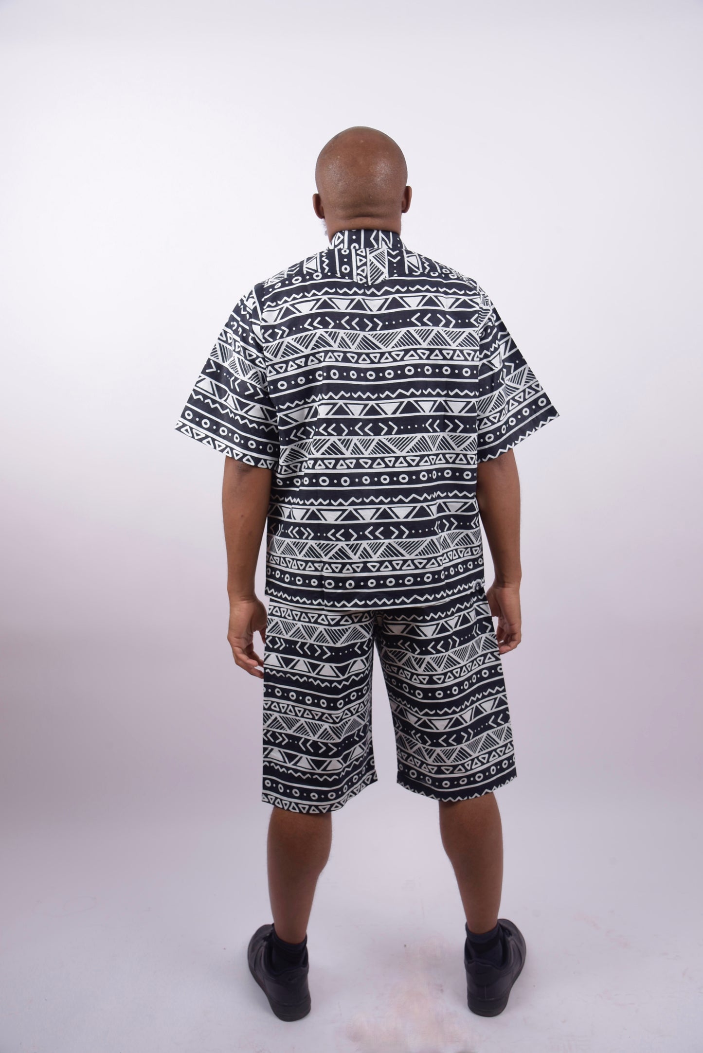 Chemise & bermuda en wax avec motifs géométriques noir et blanc