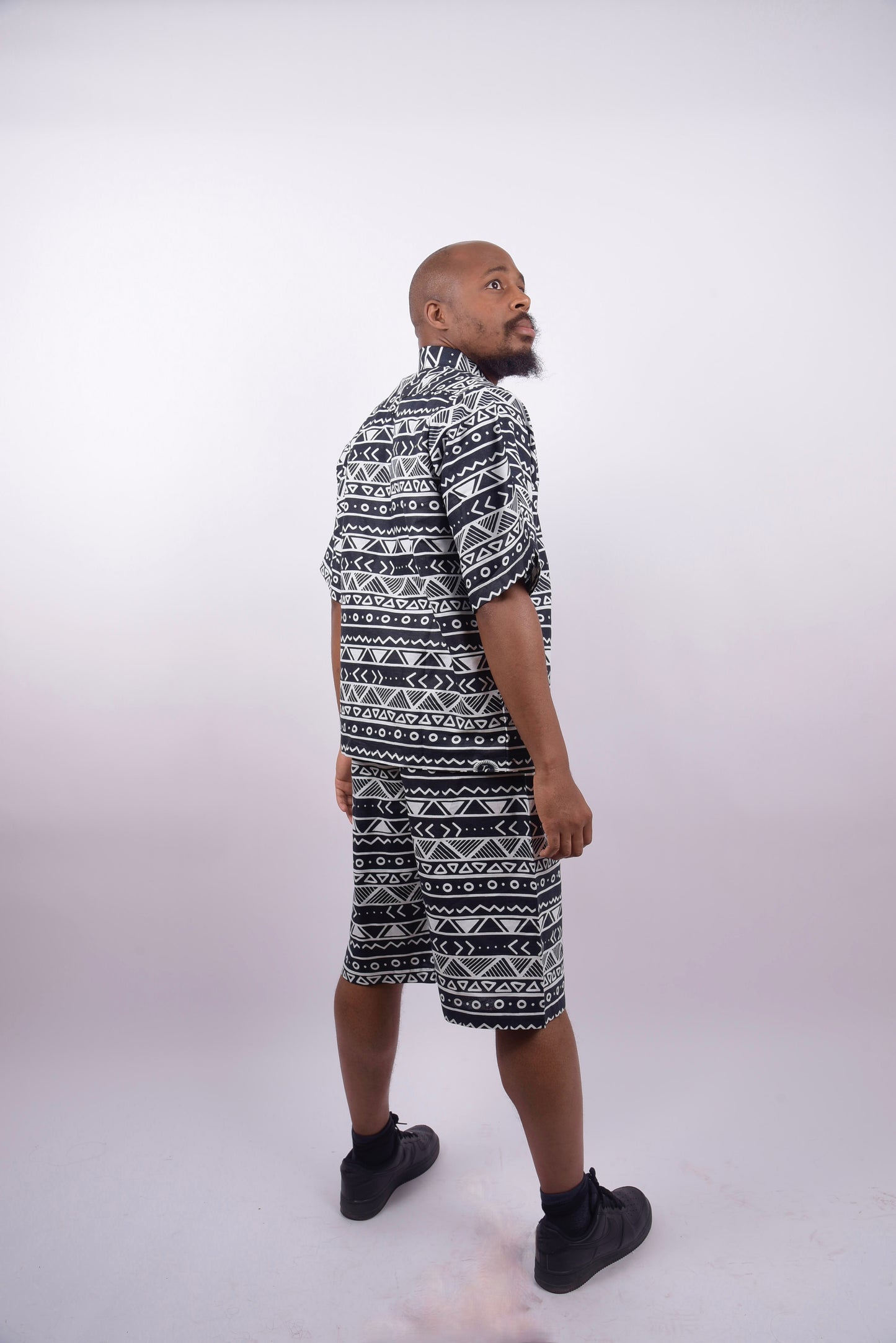Chemise & bermuda en wax avec motifs géométriques noir et blanc
